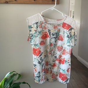 VanHeusen floral blouse in great condition